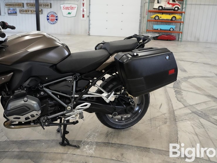run-#12---2018-bmw-r1200-rs-sport-touring-motorcycle-image-17