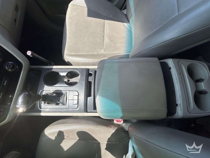 2016-kia-sedona-image-16