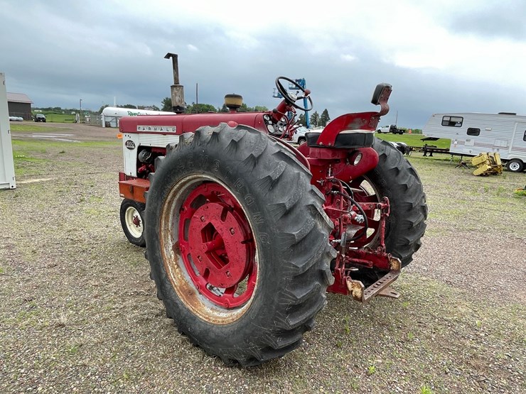 #4905-•-farmall-560-diesel-tractor-image-7