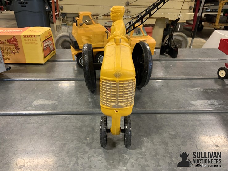 empire-toy-tractor-image-2