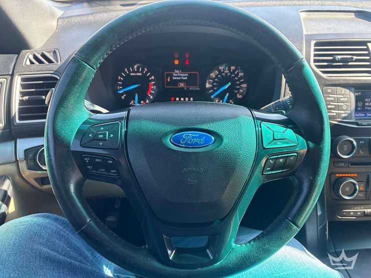2016-ford-explorer-image-13