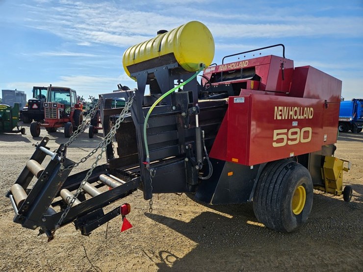 new-holland-590-image-5