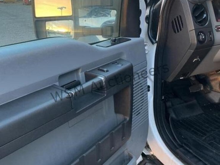 2016-ford-f550-image-30