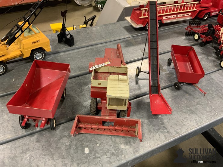international-combine-w/auger-and-ertl-grain-cart-image-2