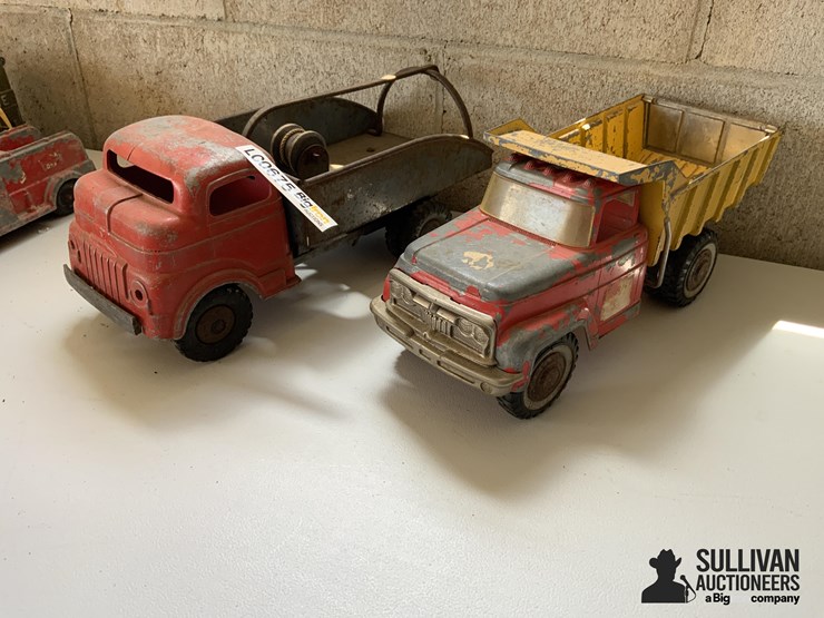 hubley-&-structo-toy-trucks-image-1