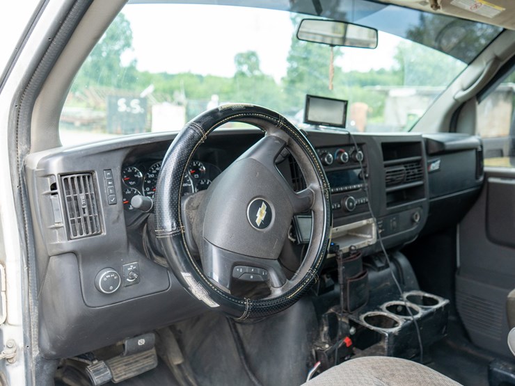 #155-•-2012-chevrolet-4500-flat-bed-truck-image-22