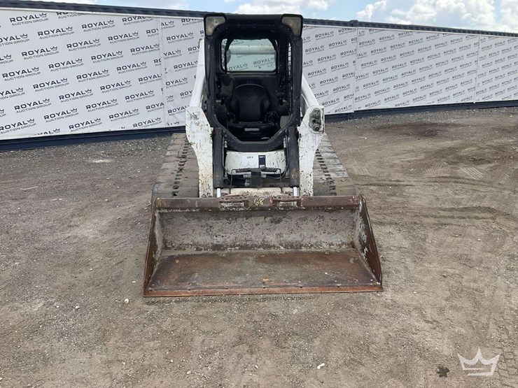 2022-bobcat-t740-image-28