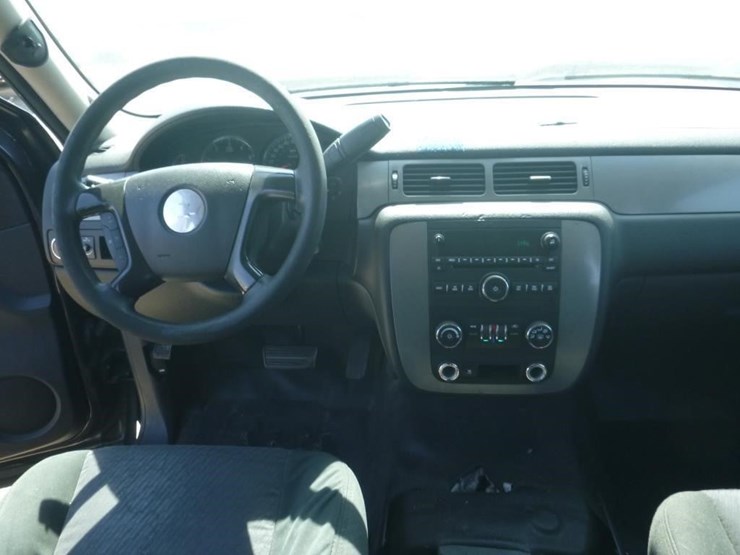 2011-chevrolet-tahoe-image-9