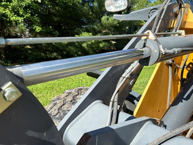 2016-john-deere-64-image-16