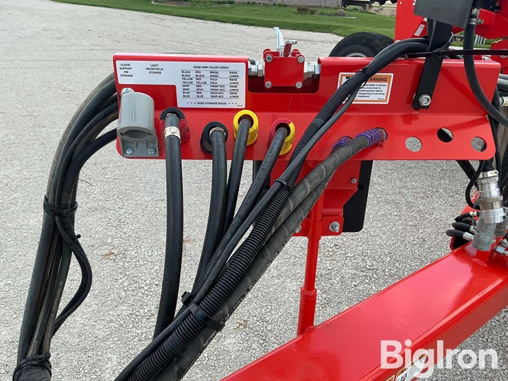 2017-kuhn-gladiator-1205-applicator-image-12