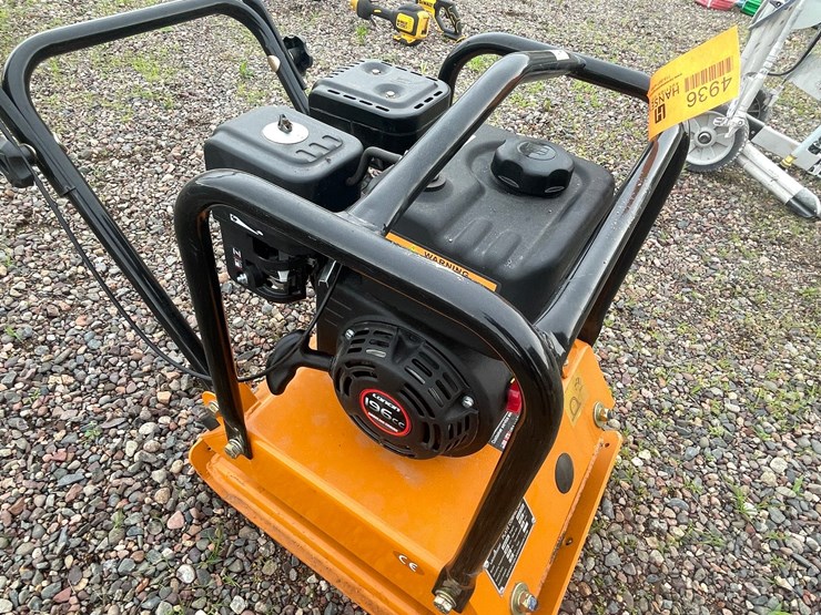 #4936-•-landhonor-gas-powered-plate-compactor-image-13