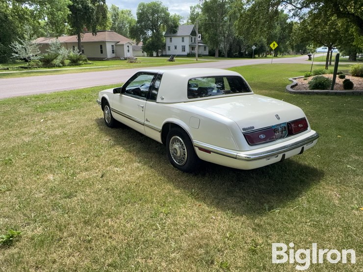 1991-buick-riviera-car-image-7
