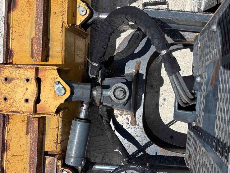 2018-deere-650k-image-65