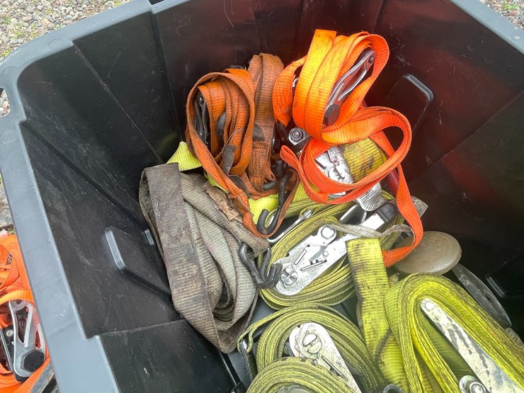 #4938-•-tote-of-ratchet-straps-and-strap-protectors-image-5