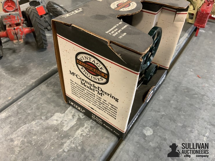 ertl,-mccormick-deering-model-m-1/6-scale-gasoline-engine-image-3