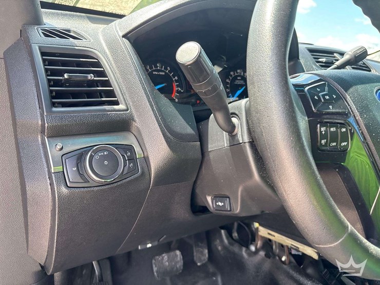 2018-ford-explorer-image-12