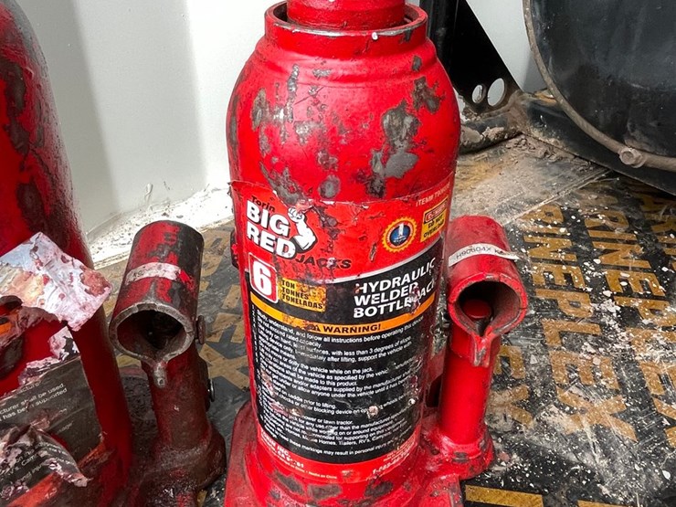 #4951-•-(2)-big-red-bottle-jacks-image-1