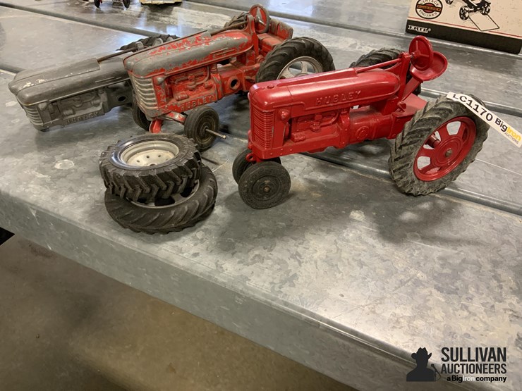 hubley-toy-tractors-and-parts-image-1