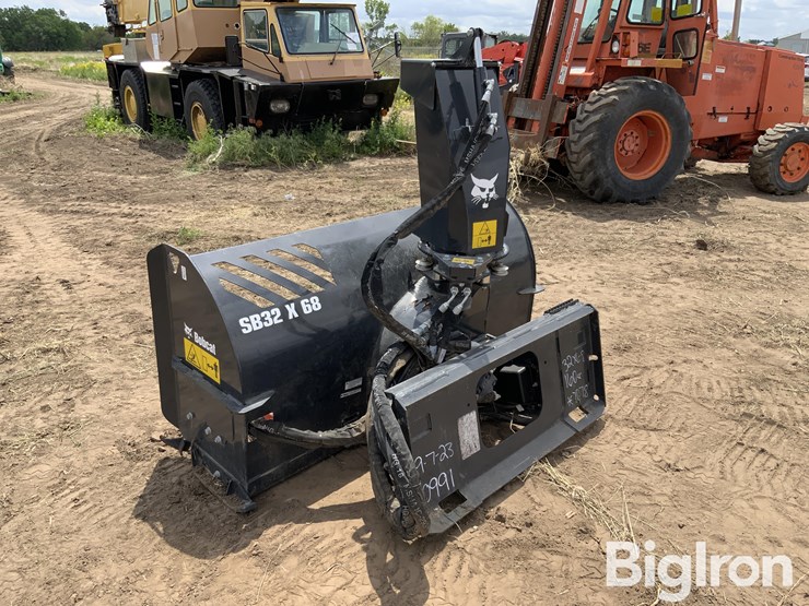 2023-bobcat-sb32-x-68-hydraulic-snow-blower-skid-steer-attachment-image-7