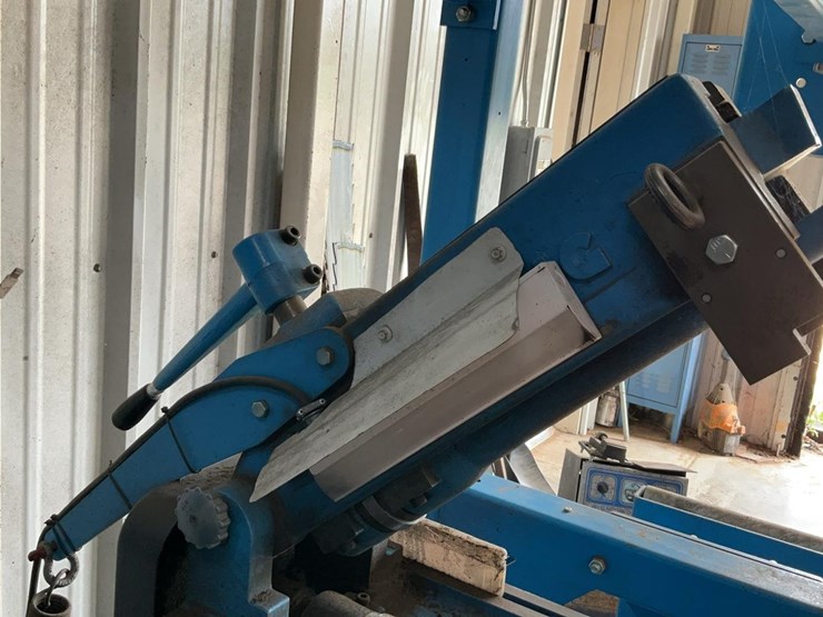 #185-•-armstrong-leveling-bench---dunaway-timber-image-22