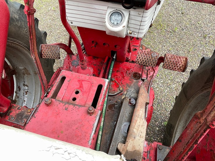 #4905-•-farmall-560-diesel-tractor-image-31