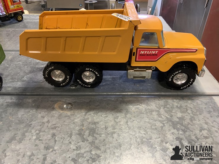 nylint-road-builder-dump-truck-image-4