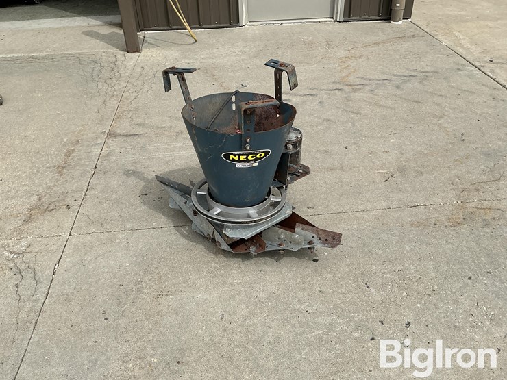 neco-electric-grain-spreader-image-2
