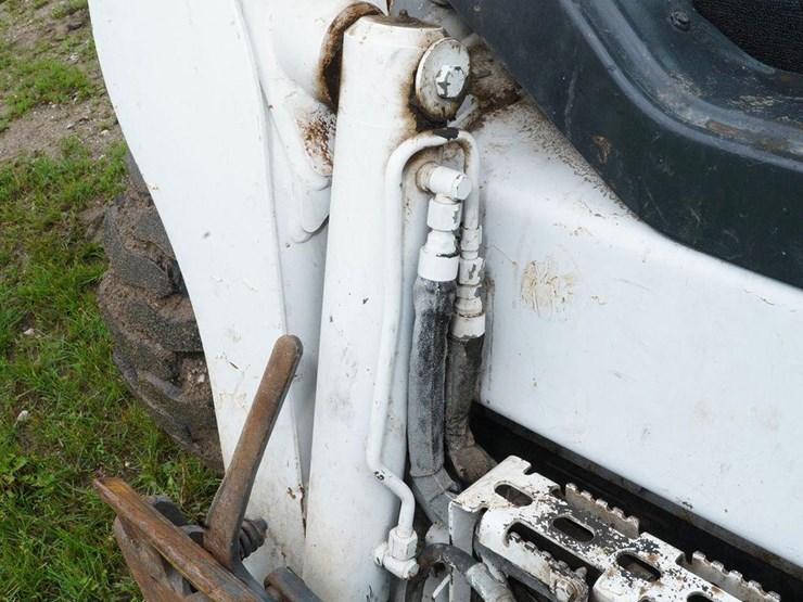 2015-bobcat-s650-image-44