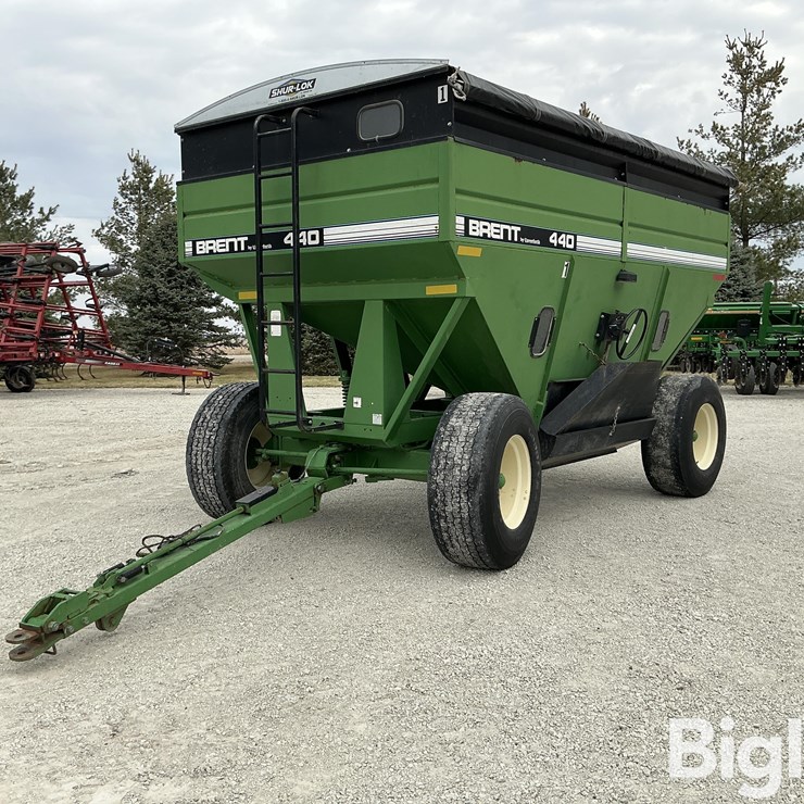 Unverferth Brent GT440 Grain Wagon