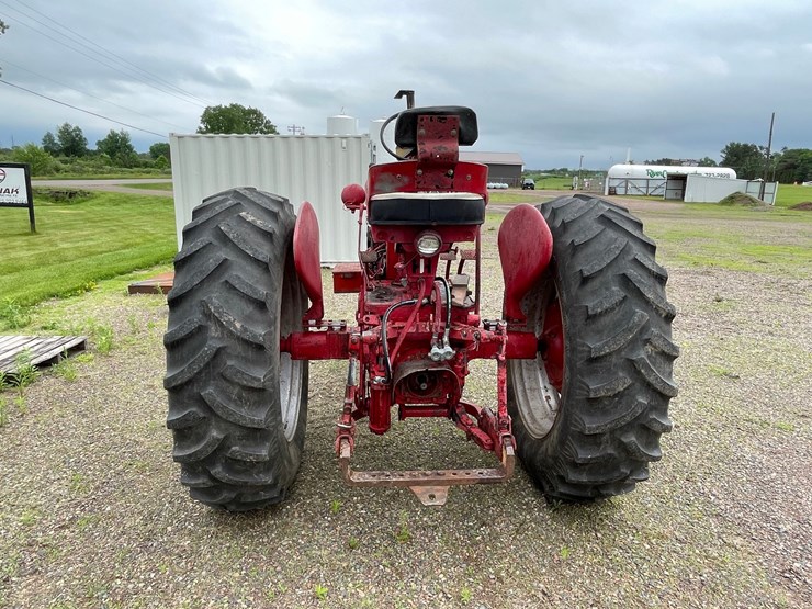 #4905-•-farmall-560-diesel-tractor-image-6