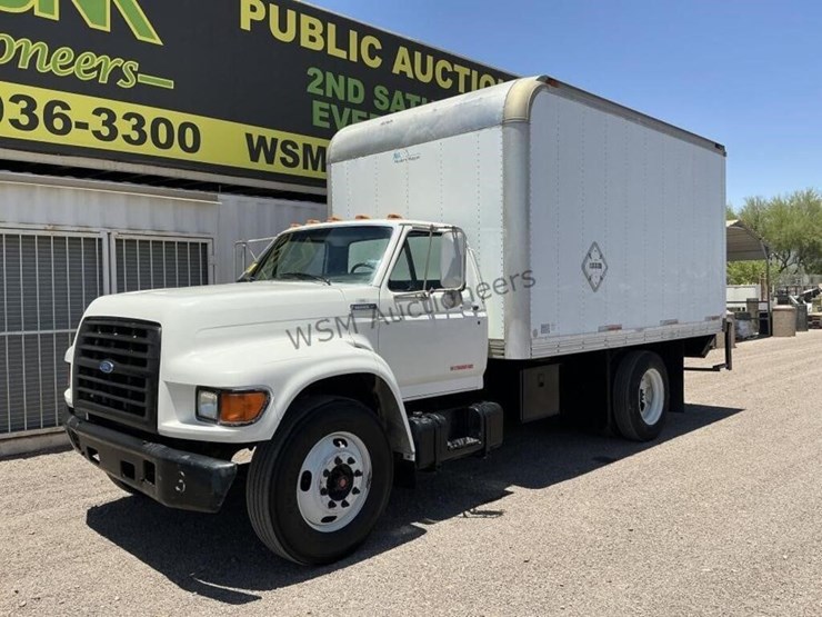 1996-ford-f800-image-2
