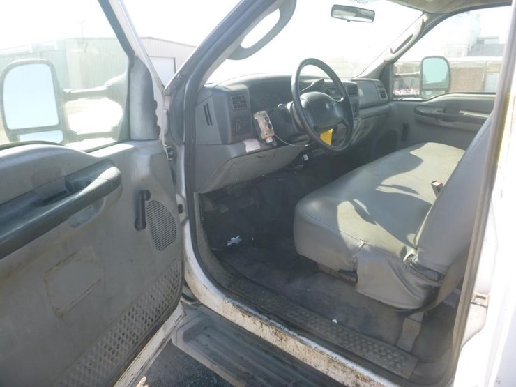 2003-ford-f550-image-11