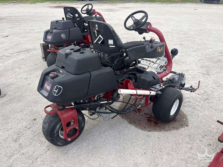 2015-toro-greensmaster-3300-triflex-commercial-greens-mower-image-4
