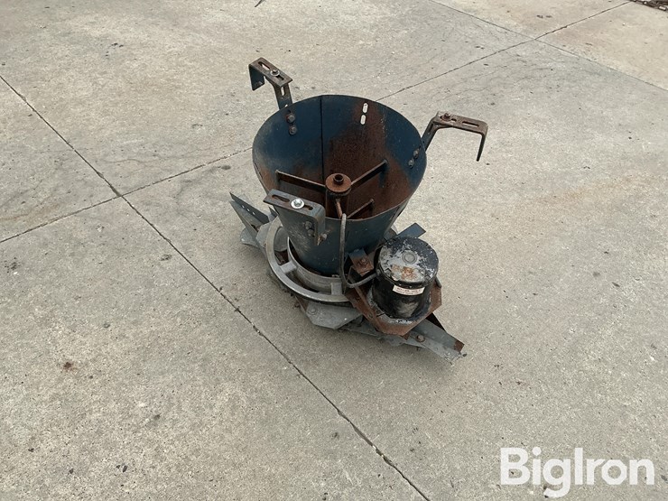 neco-electric-grain-spreader-image-3