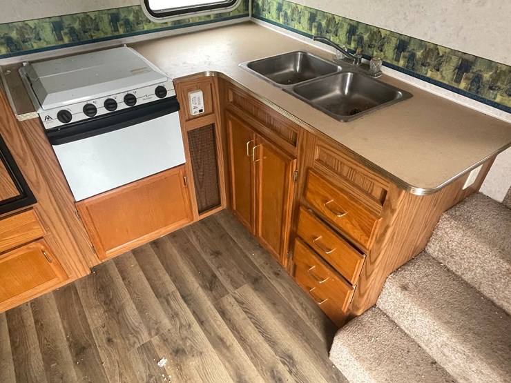 #4931-•-2001-jayco-qwest-27'-fifth-wheel-camper-(has-wi-title)-image-38