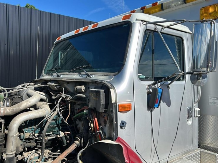 #153-•-1995-international-4700lp-heavy-duty-service-truck-image-18