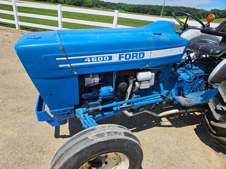 1980-ford-4600-image-10