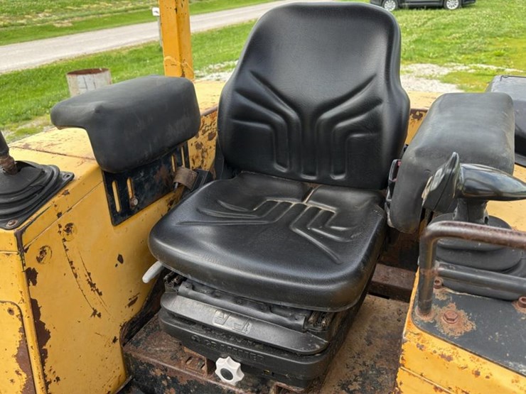 2004-deere-700h-image-26