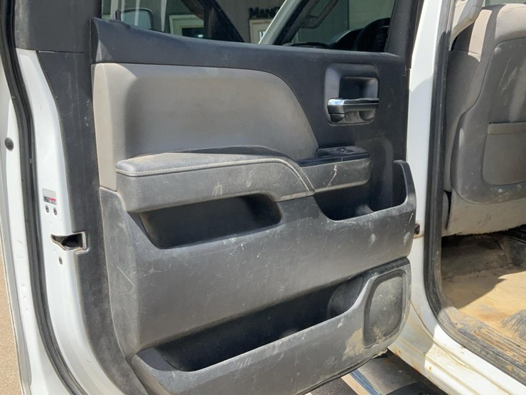 2015-chevrolet-3500-image-24