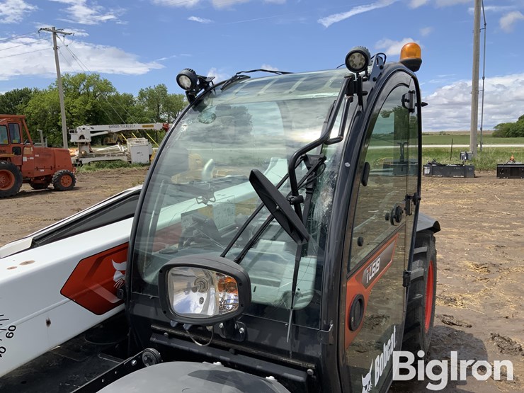 2024-bobcat-tl619-image-12