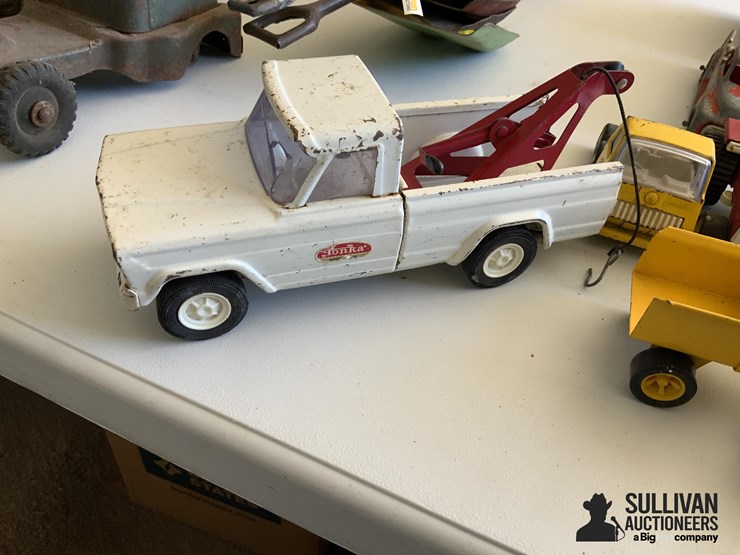 antique-tonka-tow-trucks-&-toys-image-2