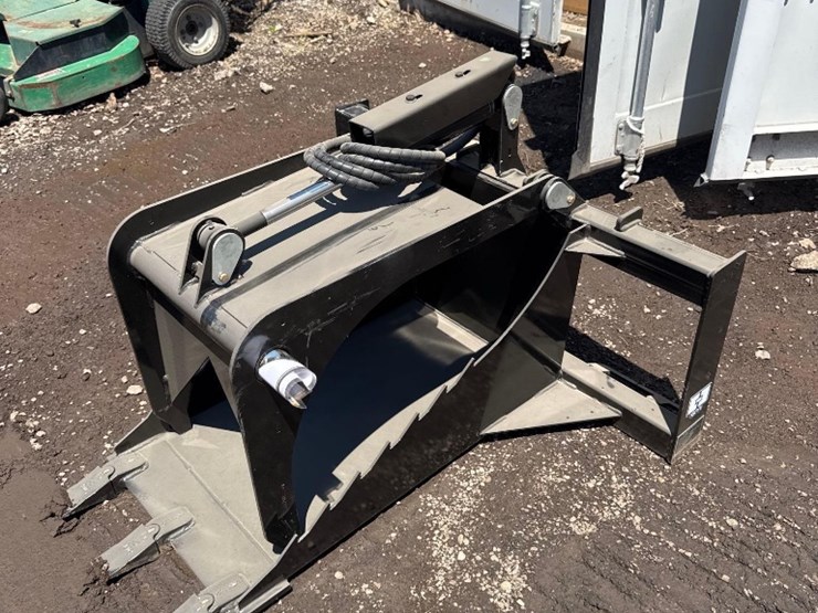new-giyi-co-hydraulic-skidloader-stump-bucket-model-gy-sbg45-image-1