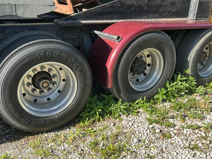 1979-peterbilt-359-image-30