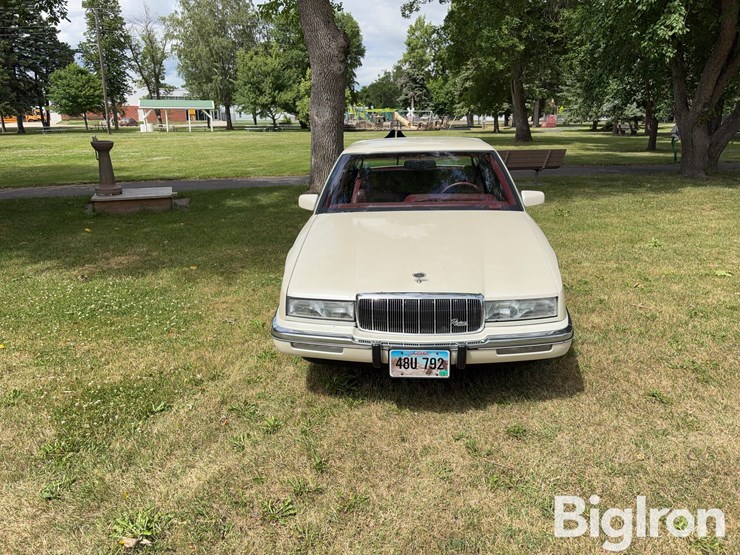 1991-buick-riviera-car-image-2