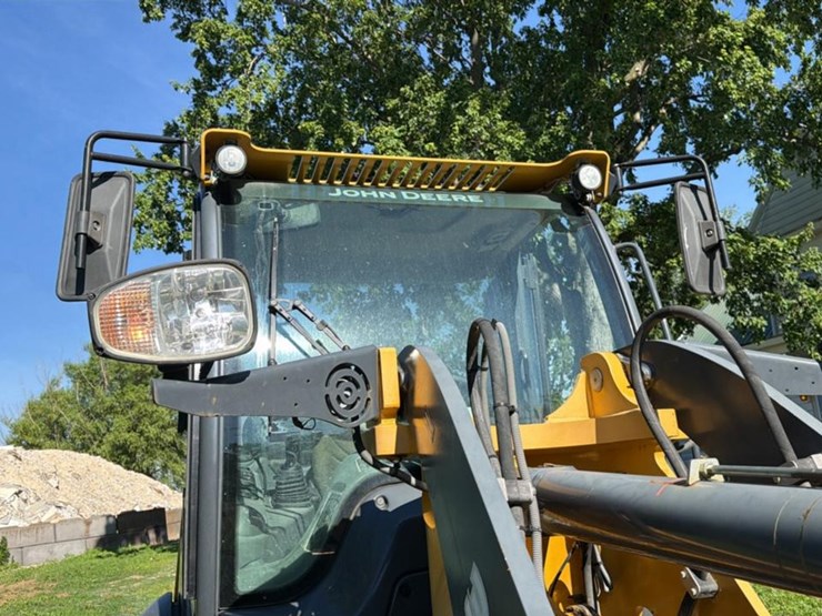 2016-john-deere-64-image-50