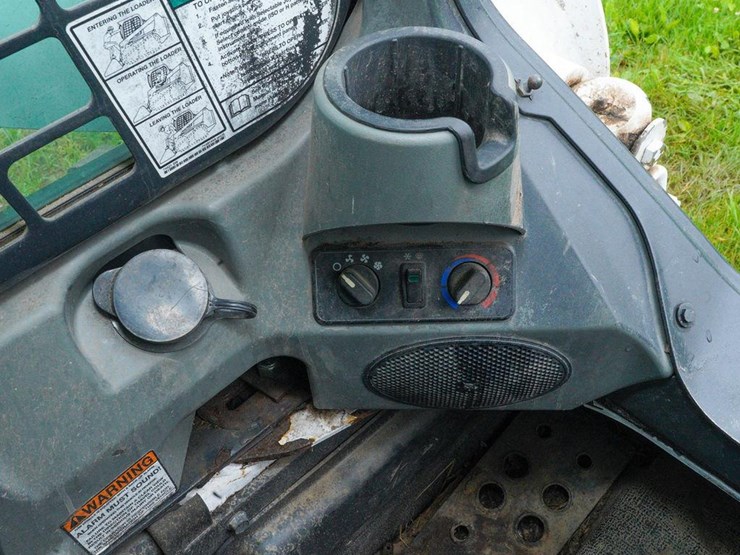2015-bobcat-s650-image-27