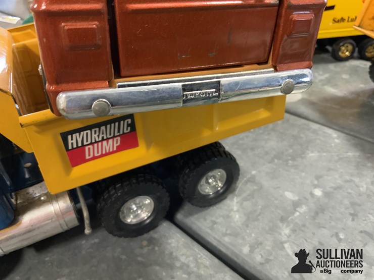 ertl-sandvan-toy-van-image-11
