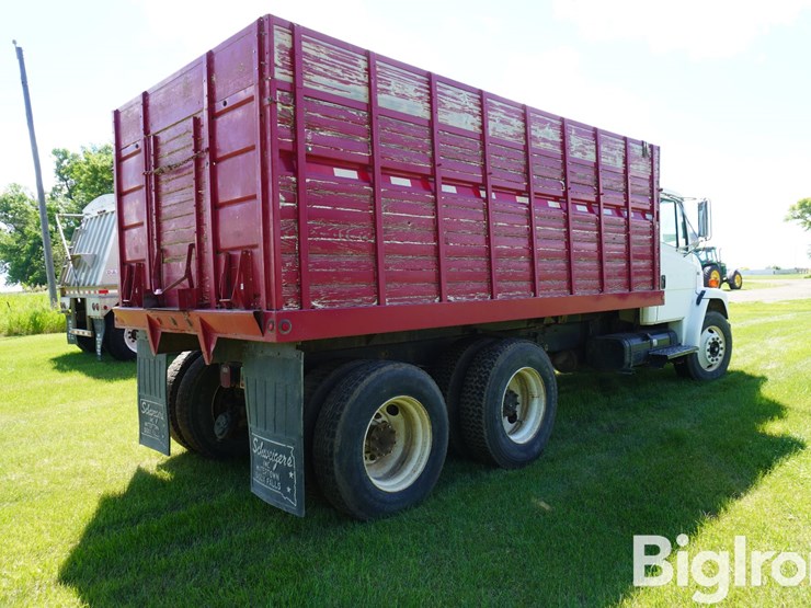 2001-freightliner-fl70-image-5