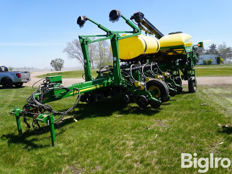 2012-john-deere-1770-image-1