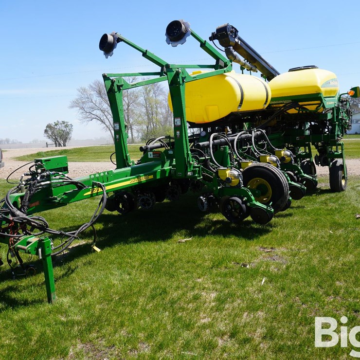 2012 JOHN DEERE 1770
